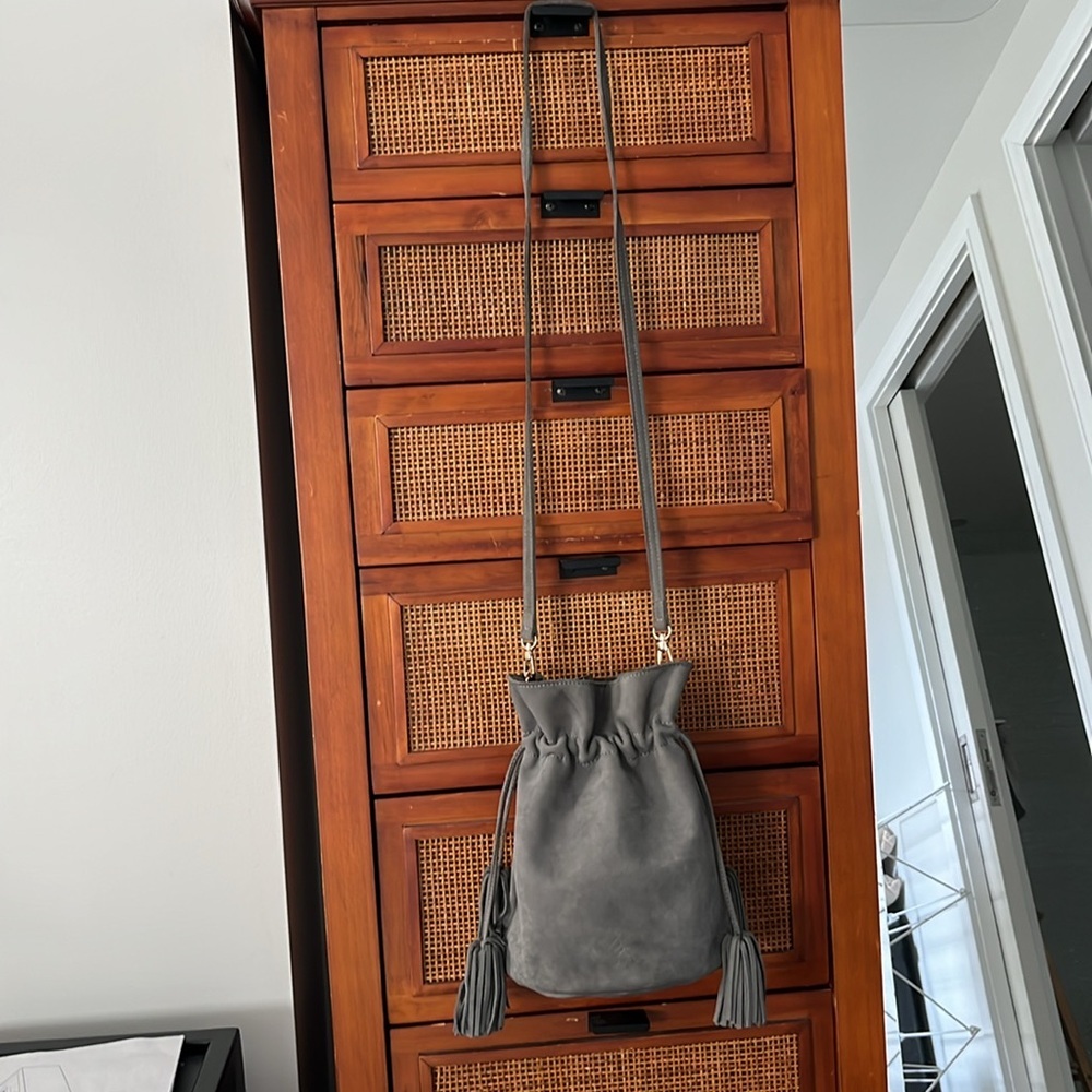 Grey nubuck suede bucket crossbody drawstring bag - Picture 16 of 16